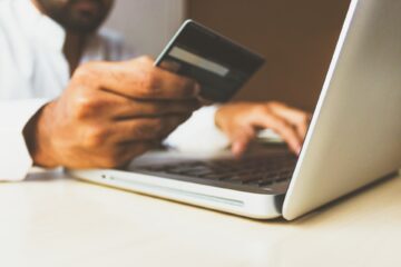 De Bästa Strategierna för att Minska Kreditkortsbedrägerier inom E-handel